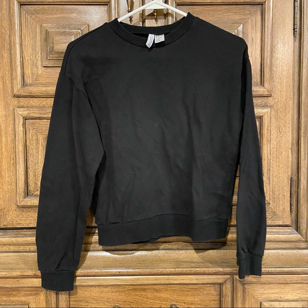 🦋3/25 H&M Black Sweatshirt